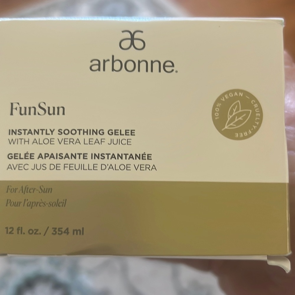 Arbonne SunFun instantly soothing gelee